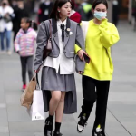 酒窝小姐姐穿衣搭配图,演绎街头潮流风采